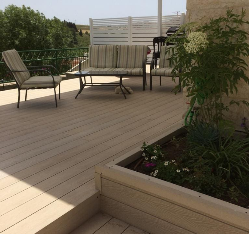 דק פולימרי: בחברת Super Deck מתמחה ב- דקים סינטטיים, דקים פולימריים