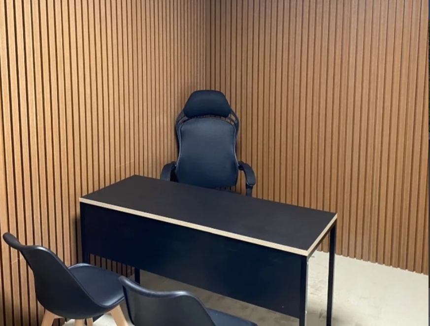 אקלים אקוסטי: כיצד חיפוי קיר משפיע על בריאות הנפש והפרודוקטיביות?